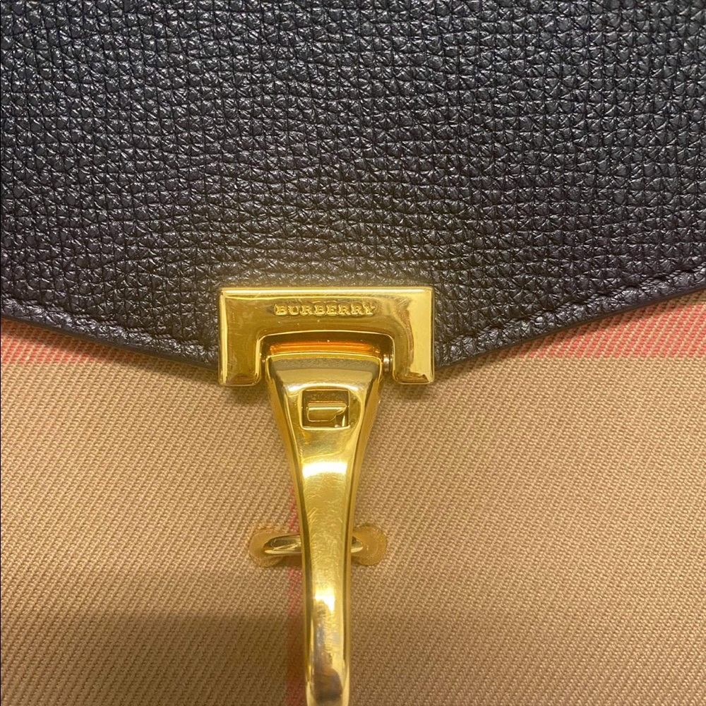 Authentic Burberry crossbody bag - Picture 3 of 5